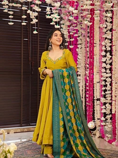 Chanderi Silk Kurta Set with Sequin Embroidery & Dupatta